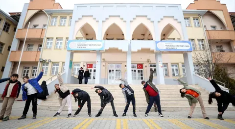 Kırklareli'nde öğrenciler, obeziteye karşı spor yapıyor