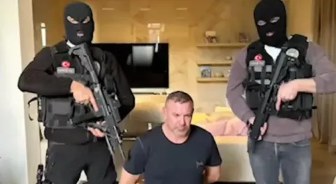 Video Resmi