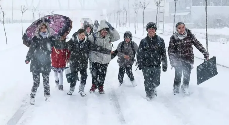 2 Ocak Cuma Okullar Tatil mi? Yılbaşı Tatili 2026 Kaç Gün, Okullar Ne Zaman Açılacak?