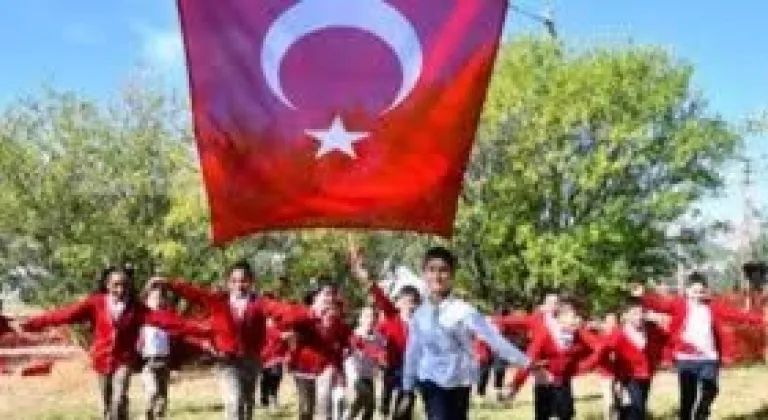 23 Nisan iptal mi oldu, 22 Nisan öğleden sonra tatil mi olacak? Kutlamaların son durumu nedir?