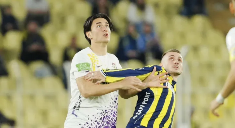 6 gollü maçta Fenerbahçe, Eyüpspor’la berabere kaldı 