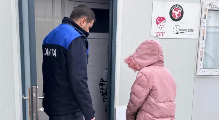 Adıyaman Belediyesi zabıta ekipleri, dilendirilen çocukları ailelerine teslim etti 