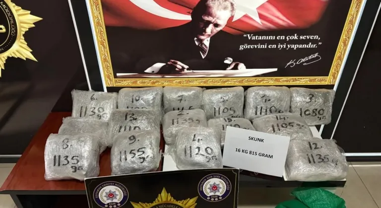 Adıyaman’da araçta yaklaşık 17 kilogram uyuşturucu ele geçirildi: 2 gözaltı