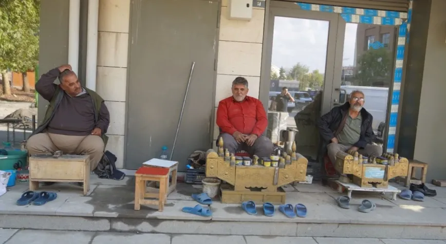 Adıyaman’da ayakkabı boyacıları Tutdere’den çalışma alanı istedi  - Videolu Haber