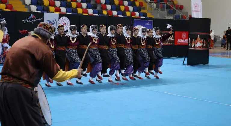 Adıyaman’da okullar arası halk oyunları yarışmaları nefes kesti 