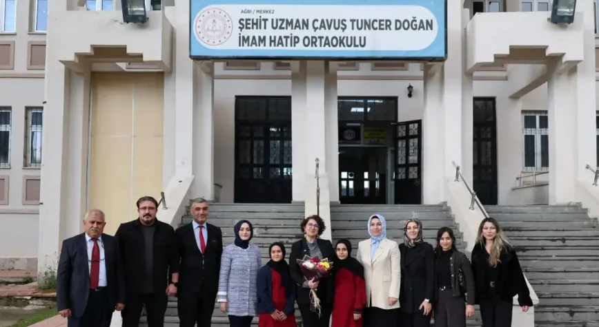 Ağrı'da Betül Bozkurt, hafızlık öğrencileriyle buluştu