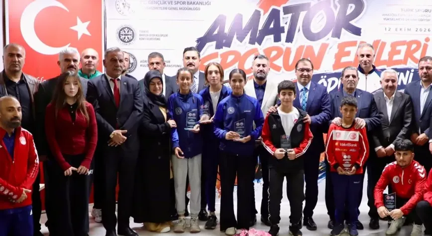 Ağrı’da sporun enleri ödül töreni coşkuyla tamamlandı... ASKF’den 13 isme ödül