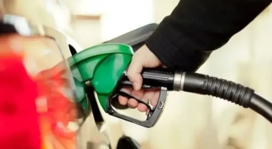 Akaryakıtta çifte değişim: Benzin ucuzladı, motorin zamlandı
