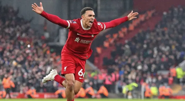 Alexander-Arnold Liverpool'dan ayrılıyor