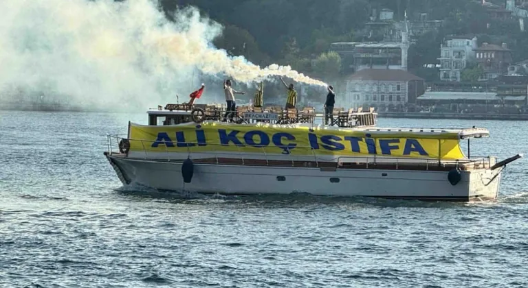 Ali Koç'a İstanbul Boğazı'nda protesto: İstifa!