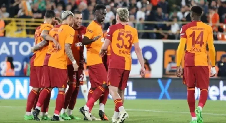 Ali Sami Yen'de sürpriz imza töreni!