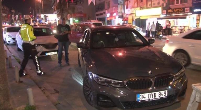 Alkollü sürücünün kontrolünden çıkan araç park halindeki otomobile çarptı
