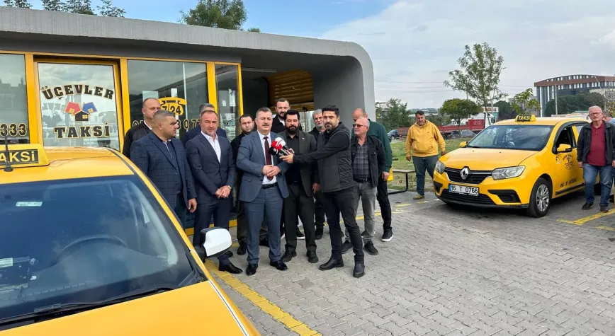 Anahtar Parti Bursa’dan taksi esnafına destek...  Kuralsız taşımacılığa karşıyız