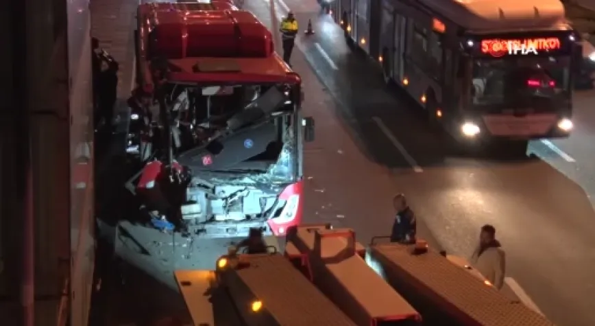 Ankara'da feci kaza! EGO otobüsü üst geçide çarptı: 24 yaralı