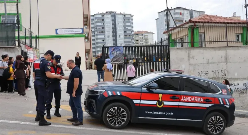 Ankara'da okul çevrelerinde 20 günde 19 bin kişi sorgulandı