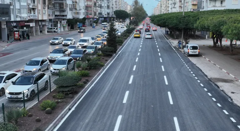 Antalya 100. Yıl Bulvarı’nda asfalt yenileme çalışması