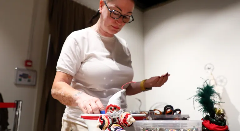 Antalya’da atık kumaşlar yılbaşı neşesine dönüştü