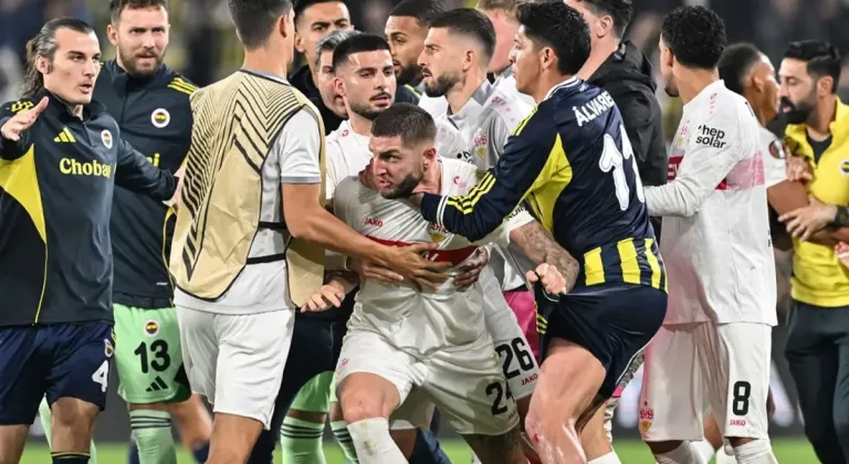 Atılan manşetleri görmeniz lazım! Bütün ülke Fenerbahçe'yi konuşuyor
