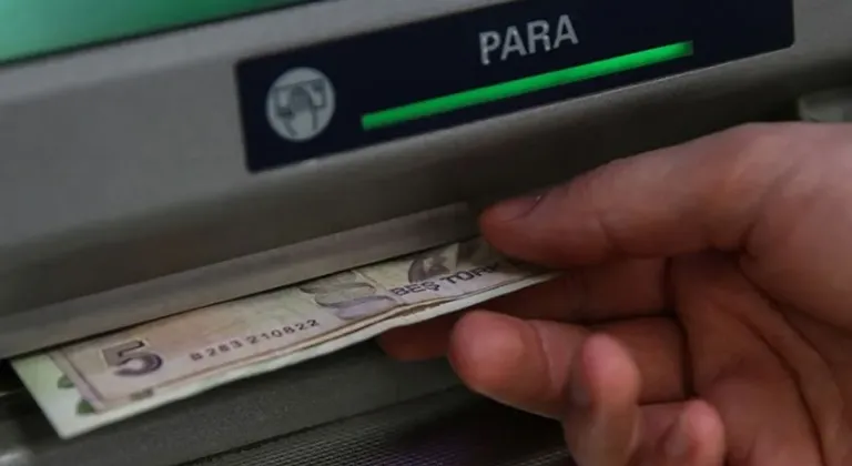 ATM'den para çekerken dikkat!