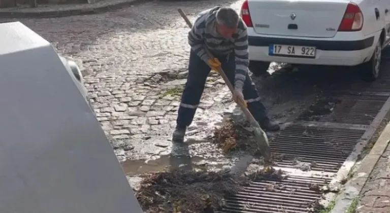 Ayvalık'ta Yağmur Sonrası Kapsamlı Temizlik Çalışması