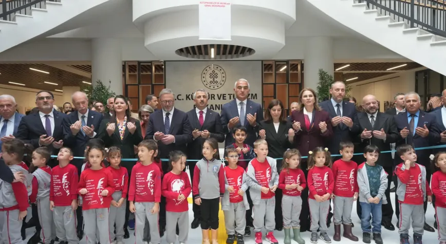 Bakan Ersoy'dan 160 bin kitap kapasiteli dev kütüphane açılışı