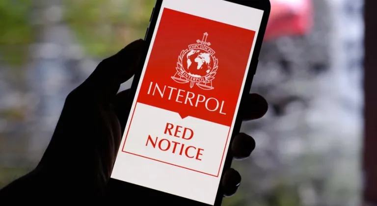 Bakan Yerlikaya duyurdu: 8 suçlu Türkiye'ye getirildi