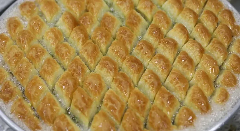 Baklavada dışkı bulundu!