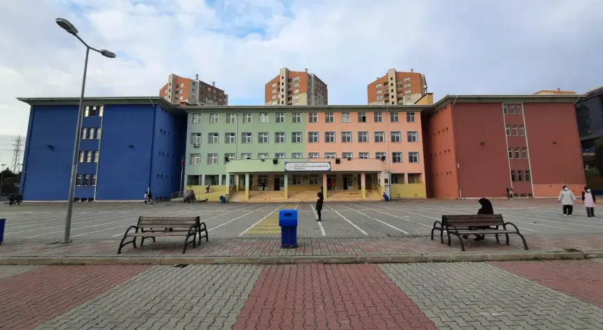 Başakşehir’de okulda bıçaklı kavga: Beş öğrenci yaralandı