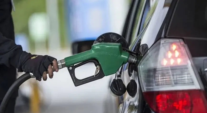 Benzine indirim geliyor: Pompaya yansımayabilir!