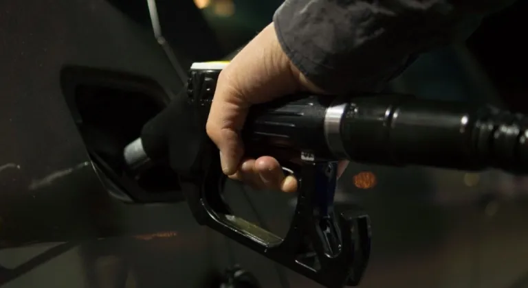 Benzine zam gündemde: Zam öncesi pompalarda son durum ne?