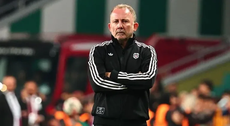 Beşiktaş gidecek ve kalacak isimleri belirledi!