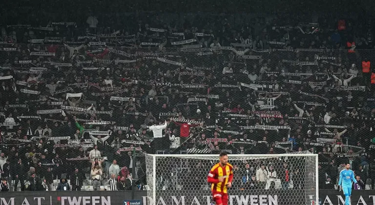 Beşiktaş'ta yönetime tepki! Tribünlerden istifa çağrıları