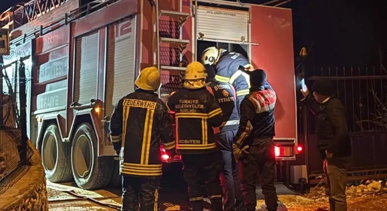 Besni’de çıkan yangında ev küle döndü  - Videolu Haber