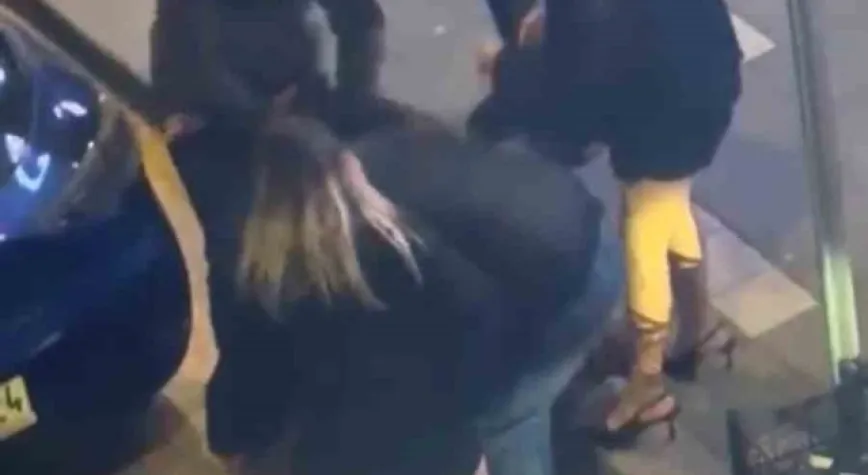 Bolu Cumhuriyet Caddesi'nde gruplar arasında kavga: Taraflar birbirini yerde sürükledi