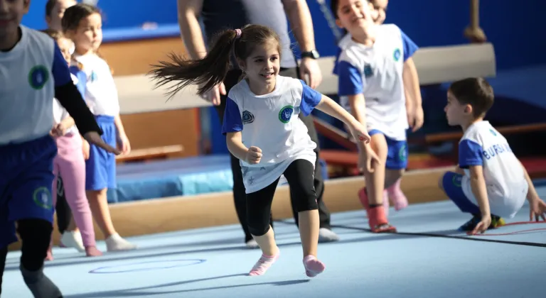 Bursa Kış Spor Okulları Coşturdu: Çocuklar Eğlenirken Geleceğin Sporcuları Oldu!