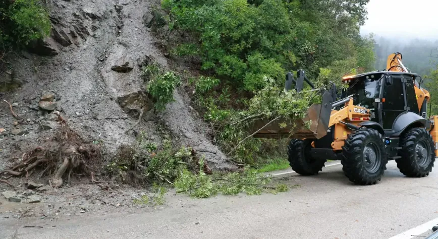 Bursa Osmangazi'de toprak kaymasına hızlı müdahale