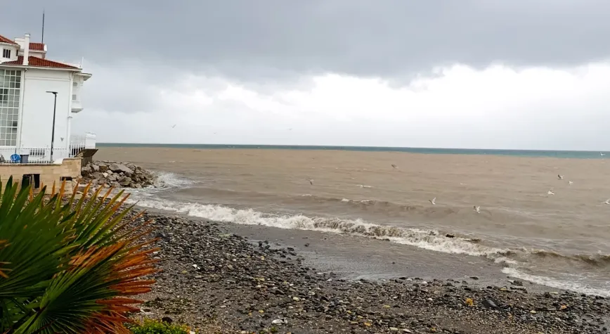Bursa'da sel suları çamuru denize taşıdı!