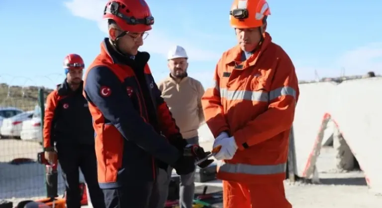 Büyükşehir Belediyesi Personeline Afet Müdahale Eğitimi Verildi