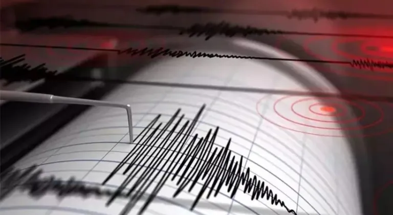 Çanakkale’de 4.4 büyüklüğünde deprem: Sarsıntı çevre illerde de hissedildi