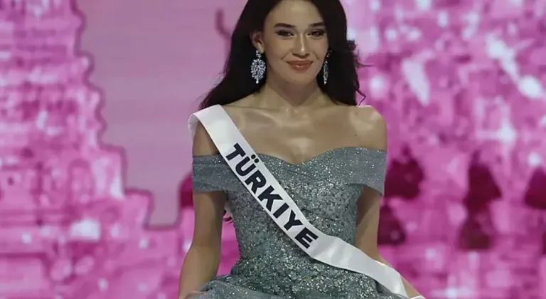 Ceren Arslan Türk bayraklı paylaşımı ve Hürrem elbisesiyle beğeni topladı