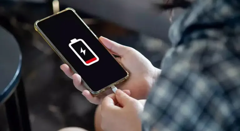 Çoğu kişi bilmiyor! Telefonlarını bu saatlerde şarj edenlere kötü haber