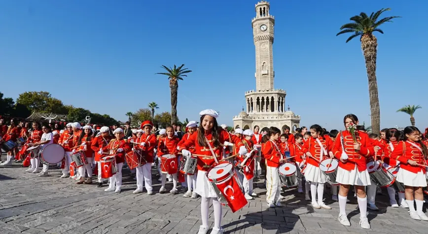 Cumhuriyet coşkusu bando gösterileriyle meydanlara taşındı