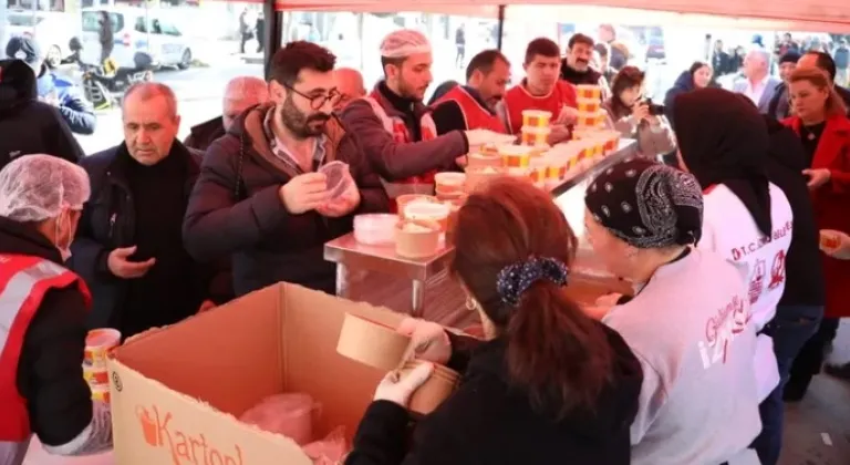 Darıca'da Sıcak Yemek Hizmeti Sürüyor