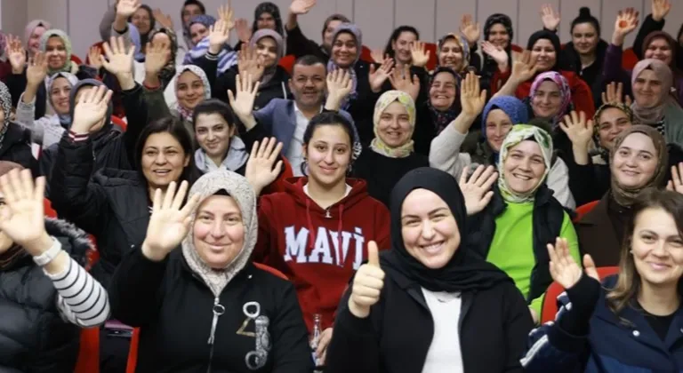 Denizli Büyükşehir'le Yüzme Öğrenen Kadınların Sevinci Başkan Çavuşoğlu'na Taşındı: İşte O Mutluluk Anları!