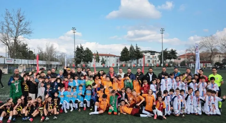 Denizli'de Geleceğin Yıldızları Parladı: U-10 Futbol Ligi Nefes Kesen Finalle Tamamlandı!