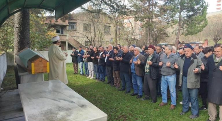 Dere kenarında ölü bulundu
