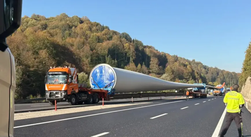 Dev kanatlar yolu kapattı