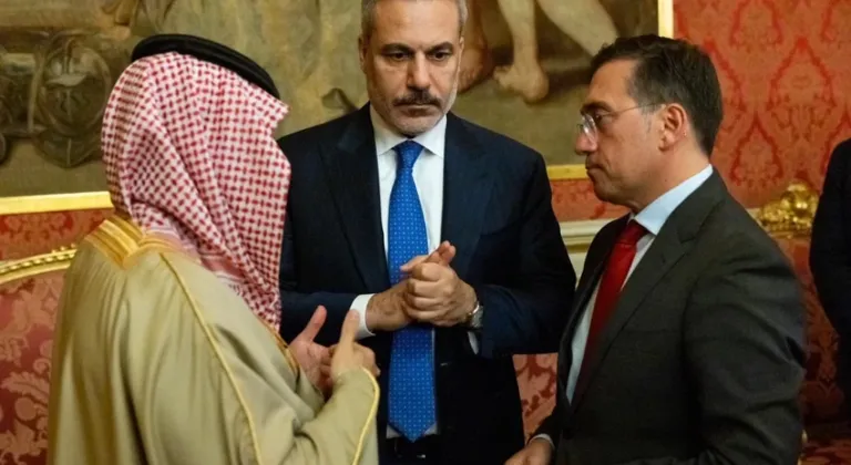 Dışişleri Bakanı Hakan Fidan Paris'te: Türkiye sahada ateşkesi takip edecek