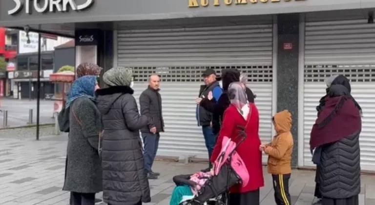 Düzce'de kuyumcu vurgunu iddiası: Mağdurlar evin önünde toplandı