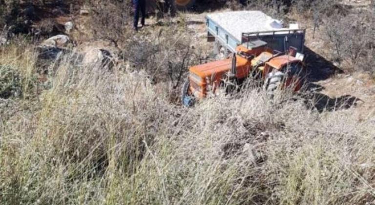 Elmayı traktörün römorkuna koyarken ezilen kadın hayatını kaybetti
